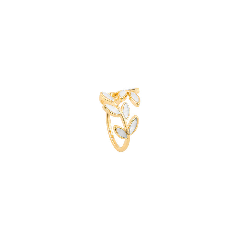 Verstellbarer Goldring mit Blatt und Weißopal