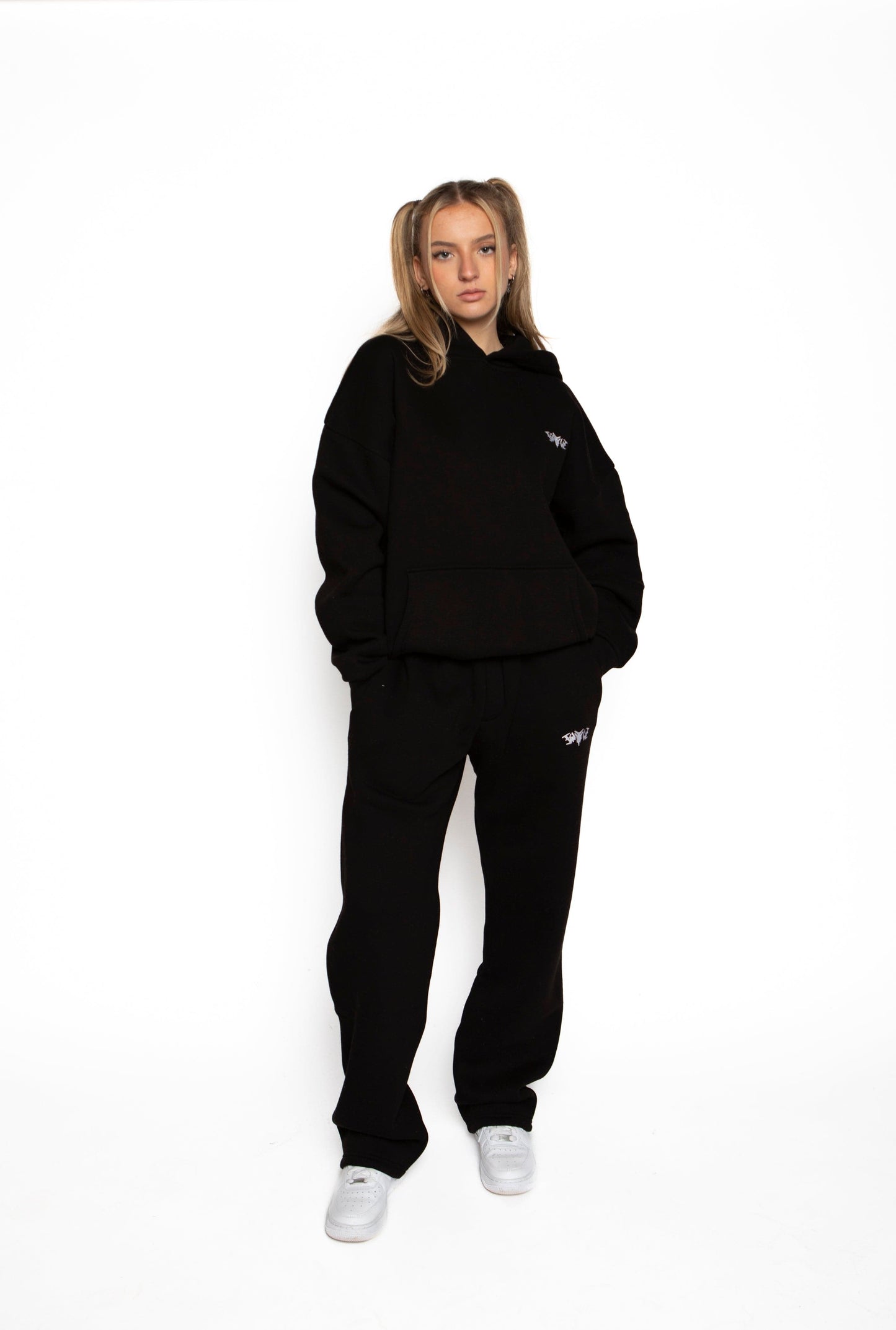 BASIC HOODIE SCHWARZ