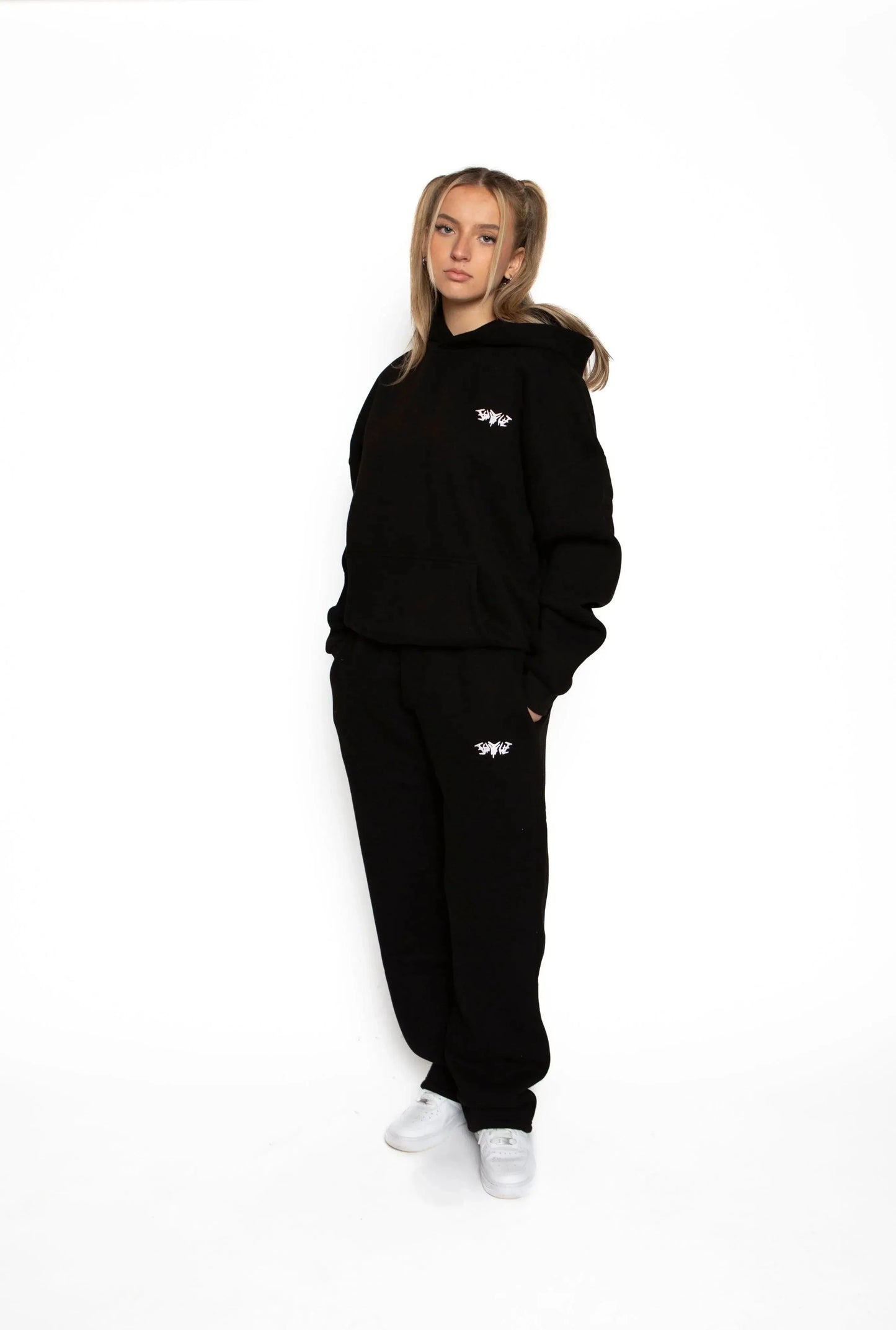 BASIC HOODIE SCHWARZ