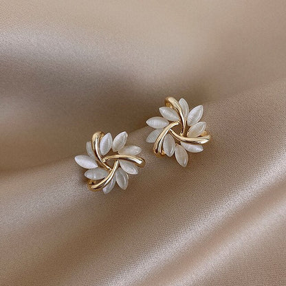 Luxuriöse weiße Opal-Ohrringe in Gold