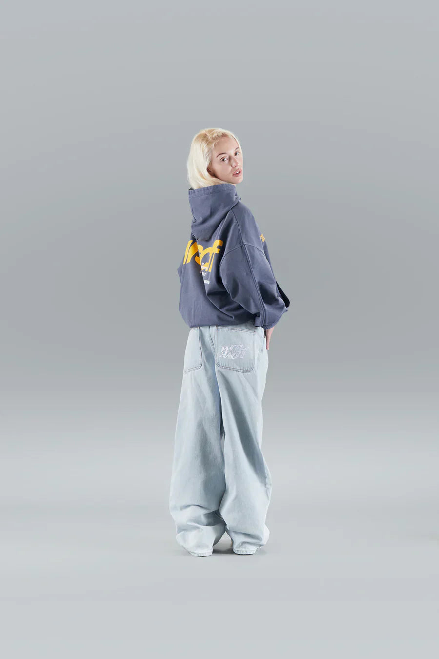 FEMMEHAUS WELTWEIT HOODIE