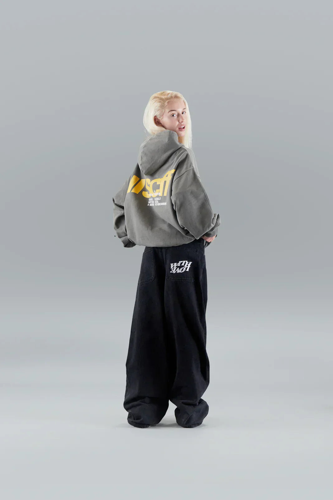 FEMMEHAUS WELTWEIT HOODIE