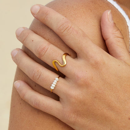 Klassischer Ring mit Süßwasserperle