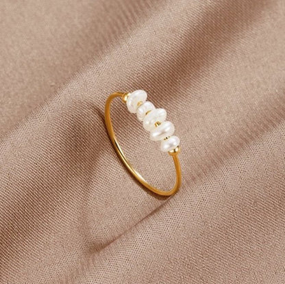 Klassischer Ring mit Süßwasserperle
