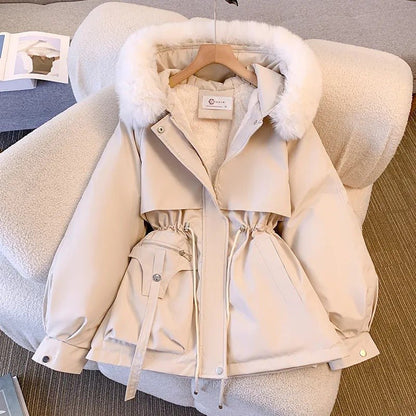 Amity™ | Elegante Winter-Daunenjacke mit Fell