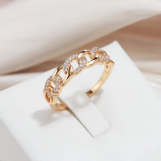 Eleganter Ring mit Goldkette