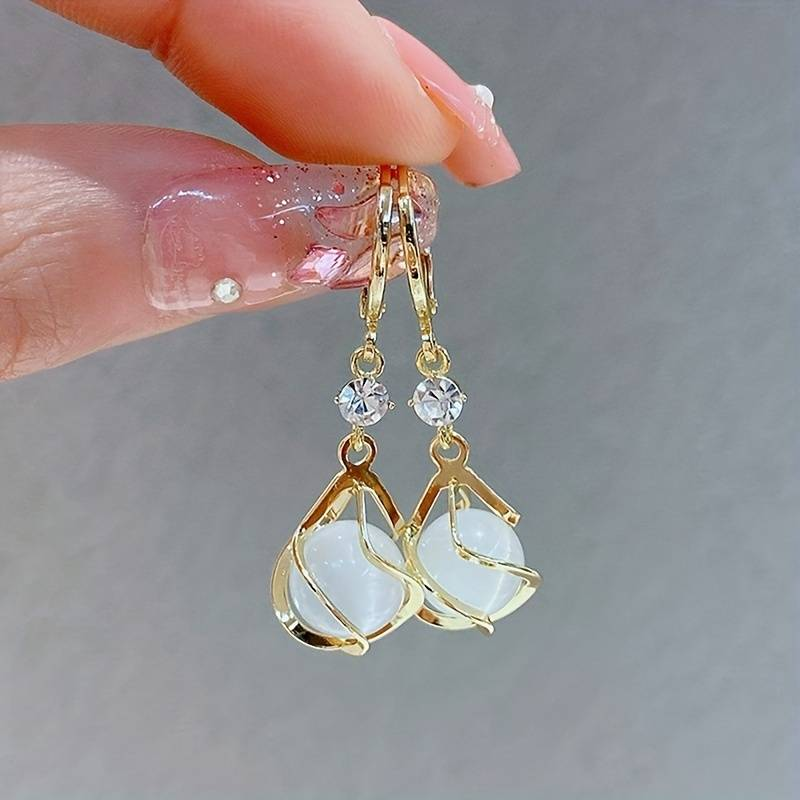 Vintage Gold Ohrringe mit Weißopal