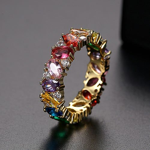 Vintage-Ring mit farbigen Zirkonen
