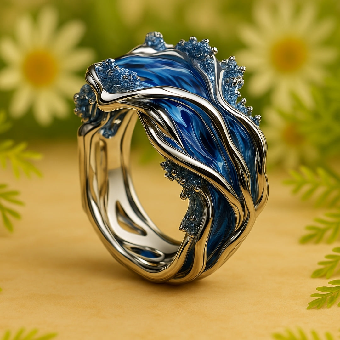 Goldener Vintage-Ring mit Wellen des Ozeans