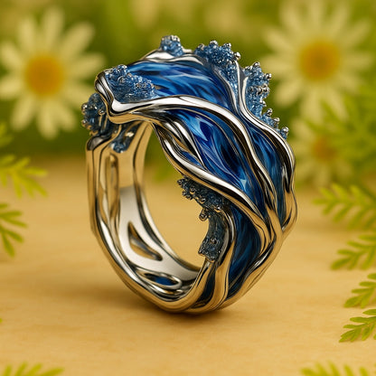 Goldener Vintage-Ring mit Wellen des Ozeans